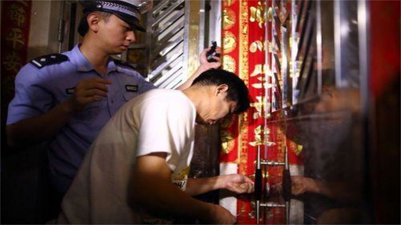 阿克苏请开锁师傅开了锁后，师傅